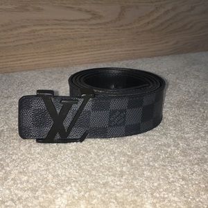 Men’s Louis Vuitton belt graphite damier size 30